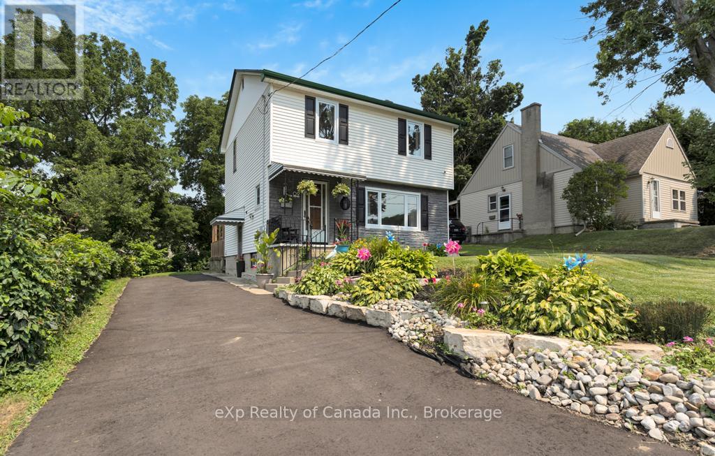 9 Oakwood Ave, Norfolk Simcoe, ON N3Y 1H4