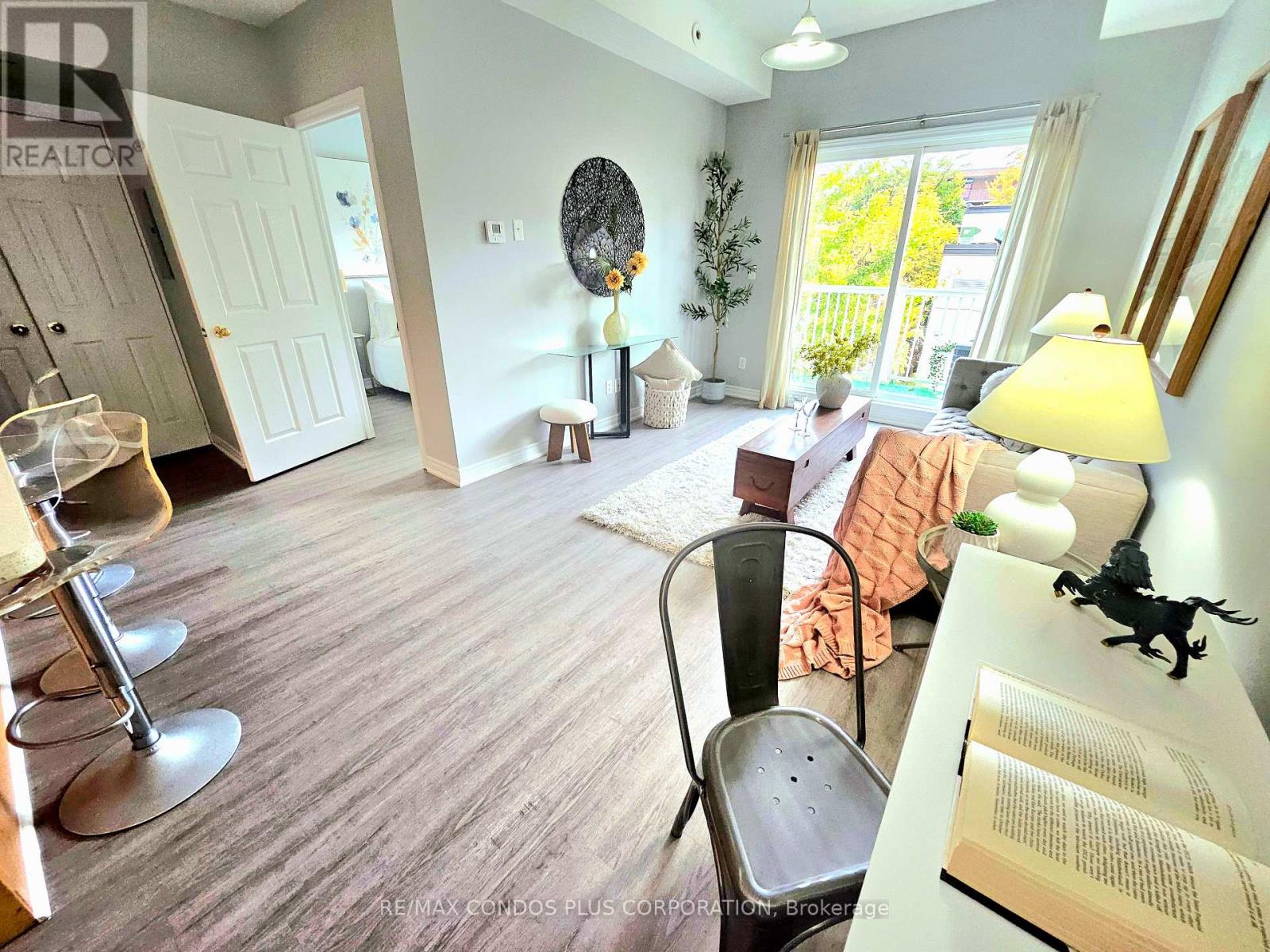 237 179 Bleecker St, Toronto, ON M4X 1G1