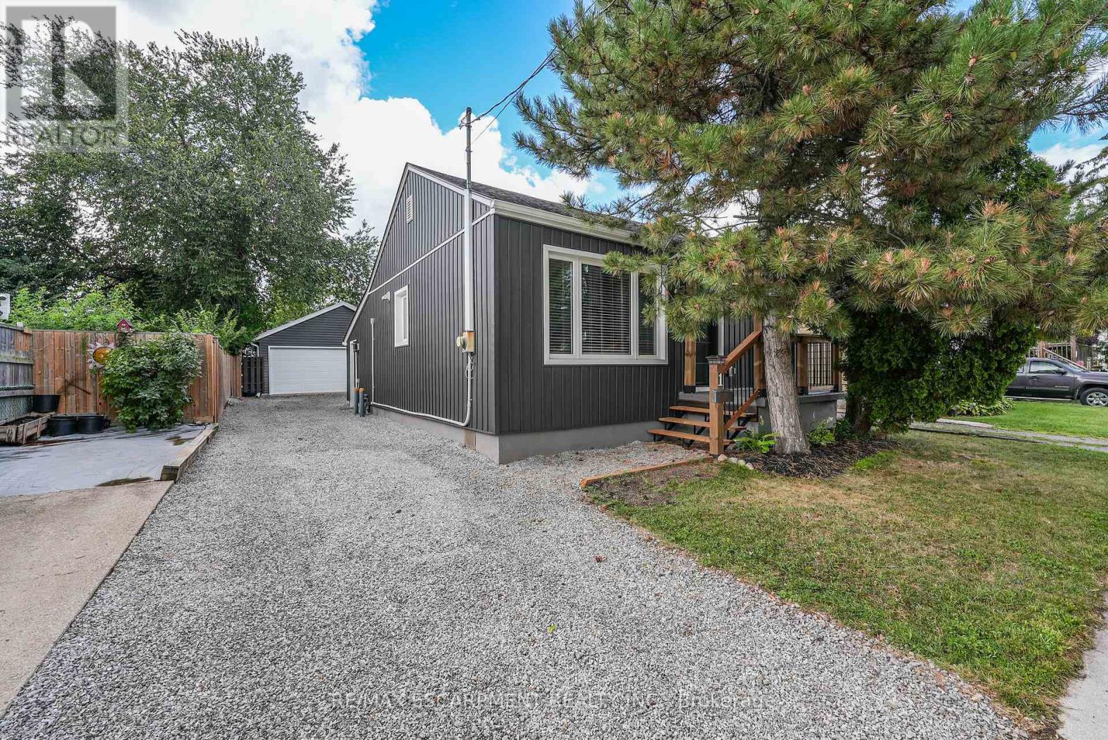 1 Waverley Rd, St. Catharines, ON L2M 5T5