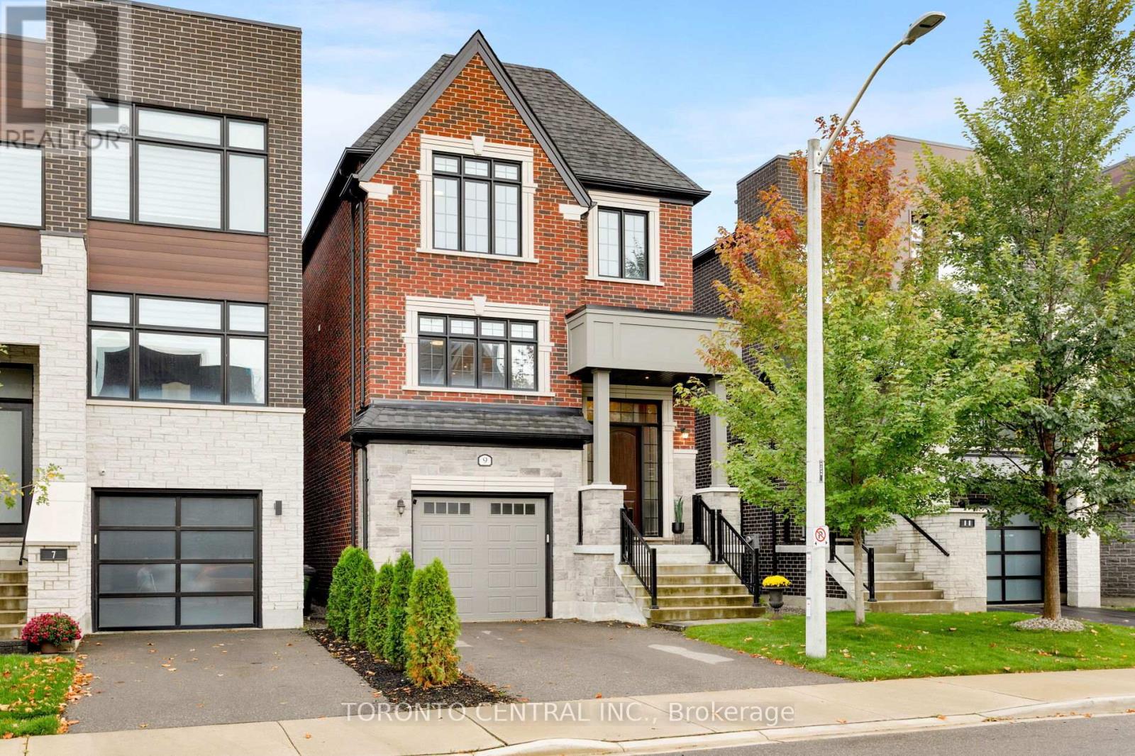 9 Chimney Swift Ct, Toronto, ON M9B 0C6