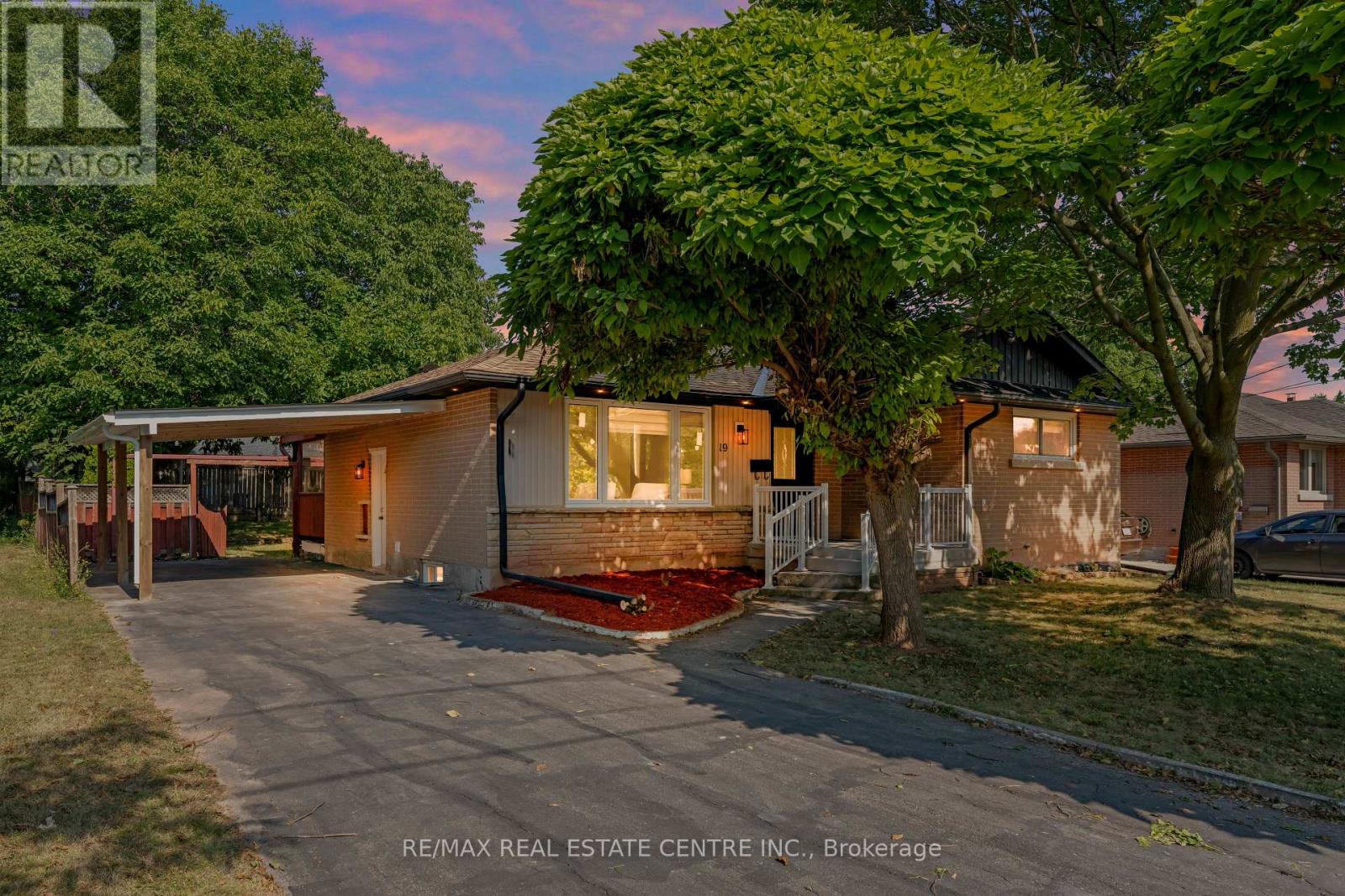 19 Old Orchard Ave, Grimsby, ON L3M 3H9