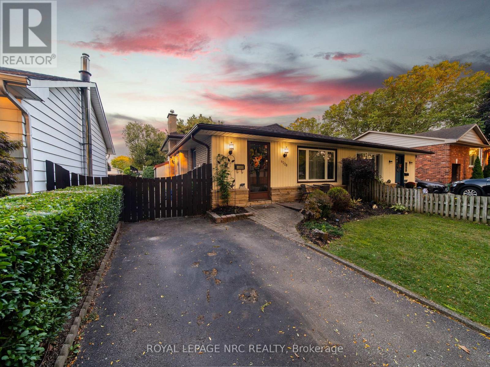 4228 York Dr, Niagara Falls, ON L2E 6Y4