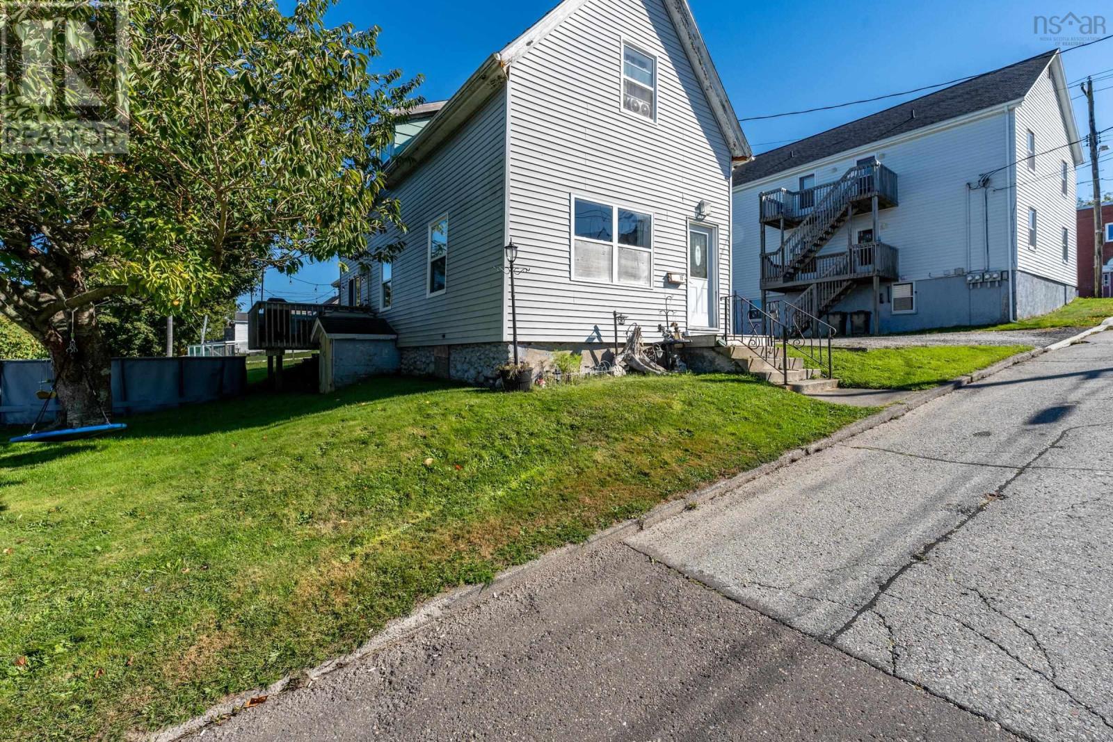 10 Store St, Yarmouth, NS B5A 2Z2