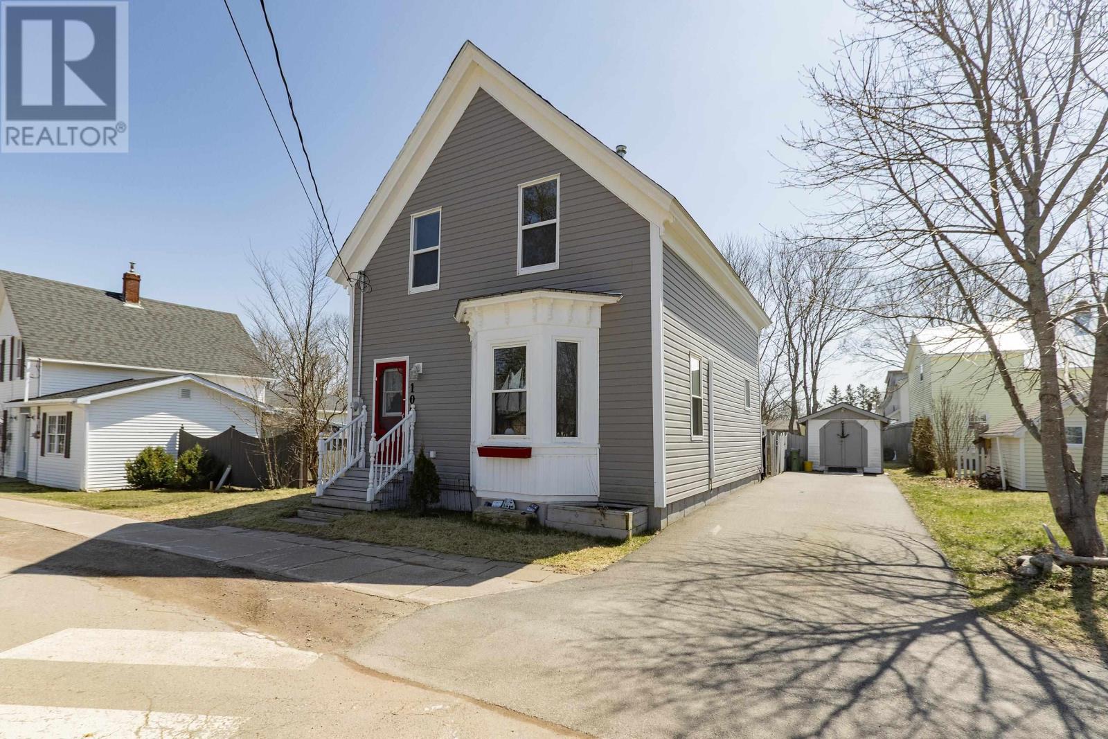 100 Queen St, Parrsboro, NS B0M 1S0