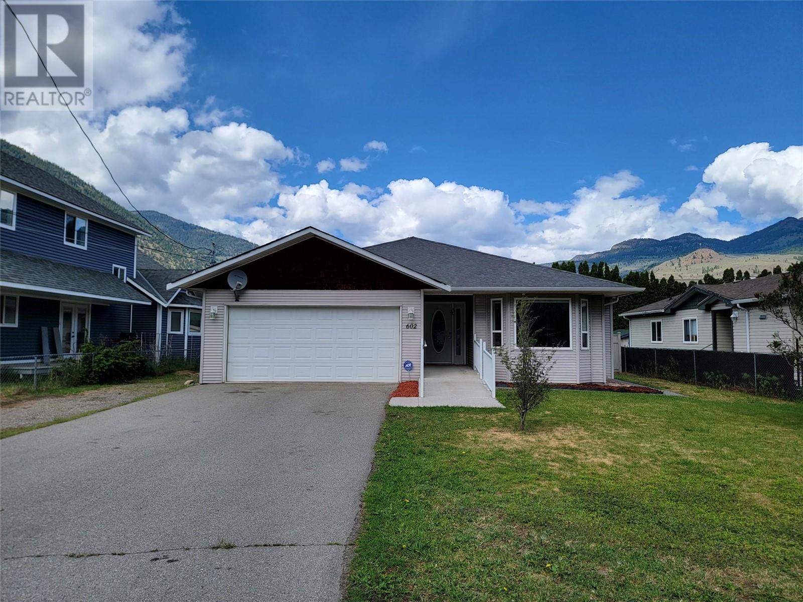 602 10 Avenue Ave, Keremeos, BC V0X 1N3