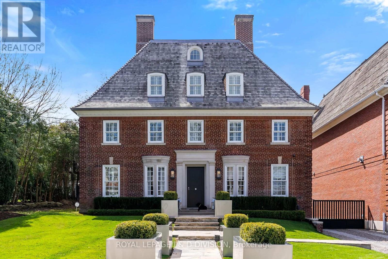 148 Forest Hill Rd, Toronto, ON M5P 2M9