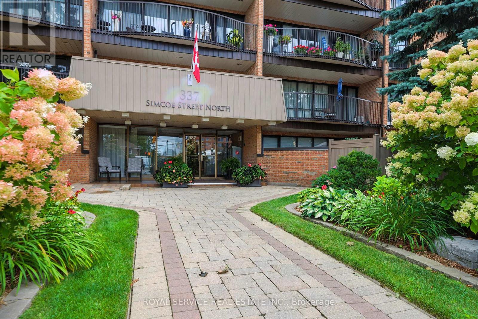 101 337 Simcoe St N, Oshawa, ON L1G 4T2