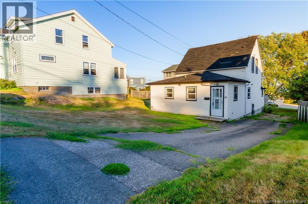 471 Pleasant St, Saint John, NB E2M 2P3