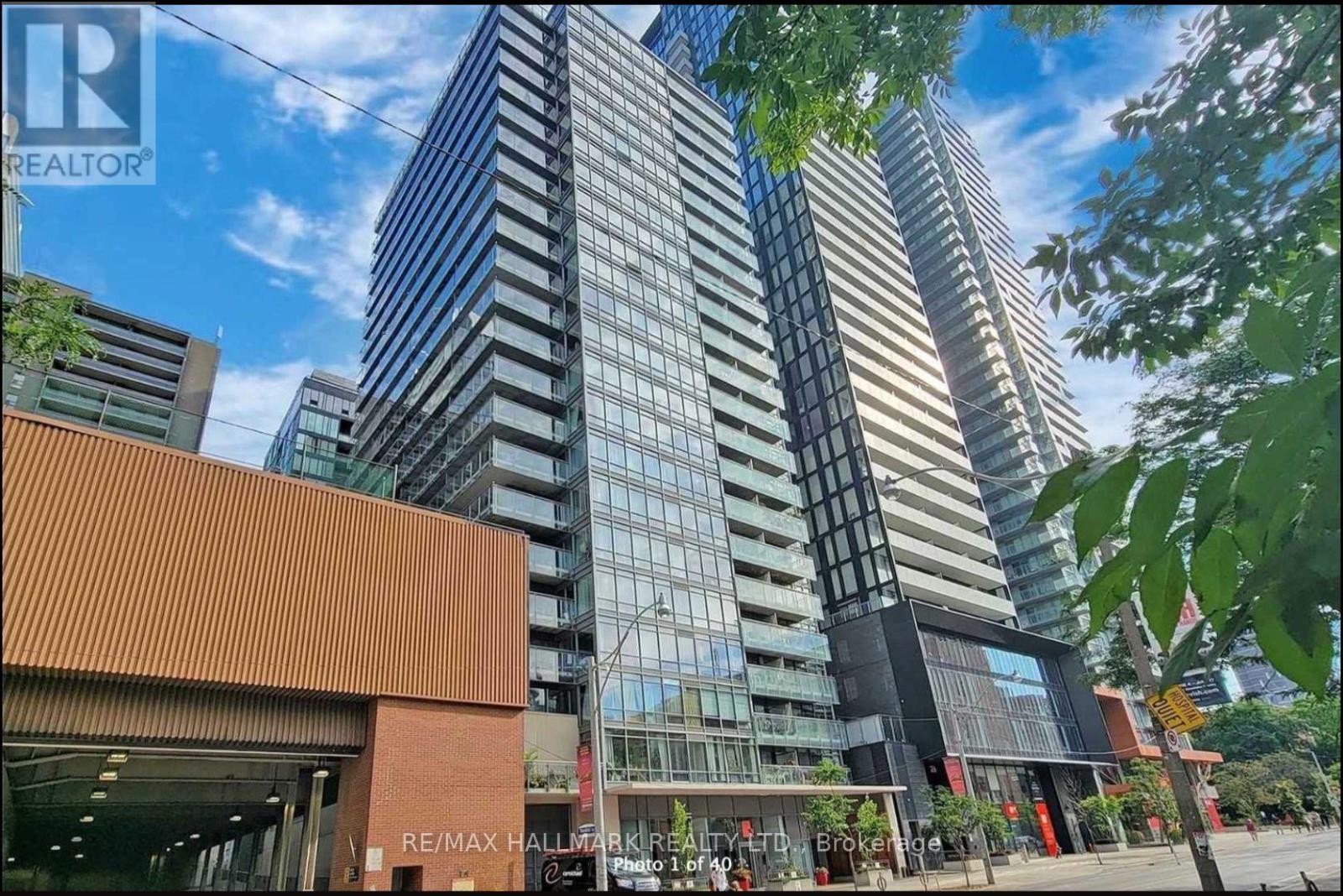 901 22 Wellesley St E, Toronto, ON M4Y 1G3