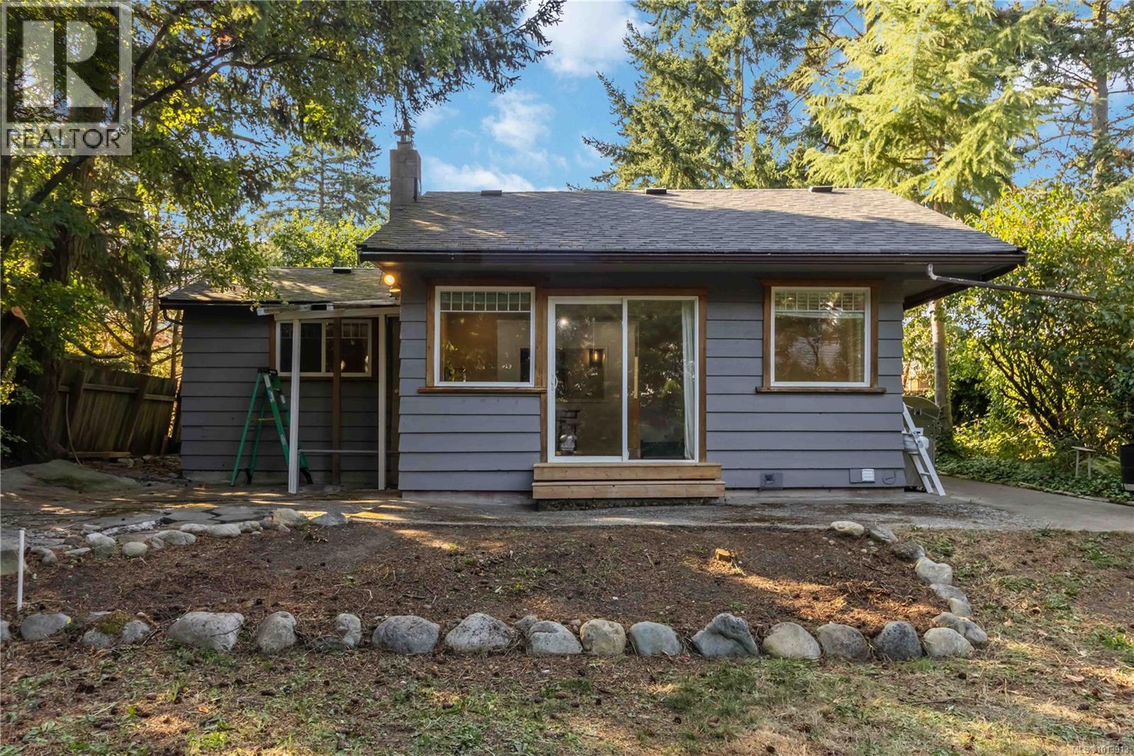 3365 Painter Rd, Victoria, BC V9C 2J3
