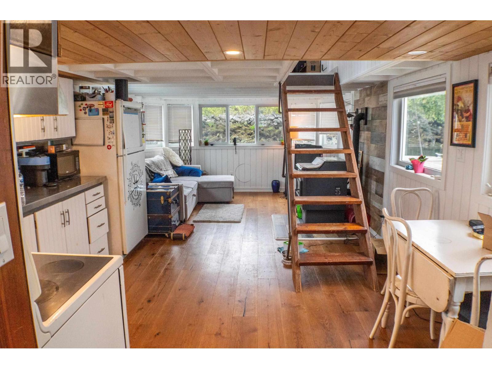 415 Esplanade West #21, North Vancouver, BC V7M 1A6