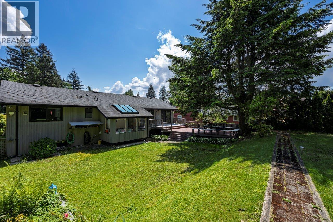 1427 Appin Rd, North Vancouver, BC V7J 2T4
