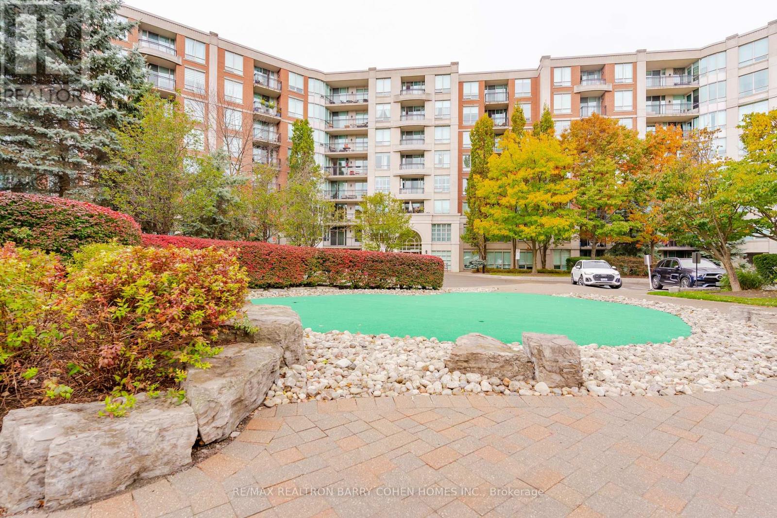 815 28 William Carson Cres, Toronto, ON M2P 2H1