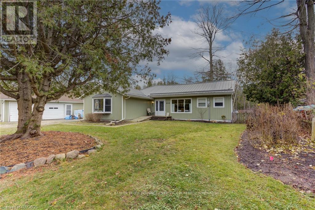 205 London Rd, Huron-Kinloss, ON N2Z 2X3