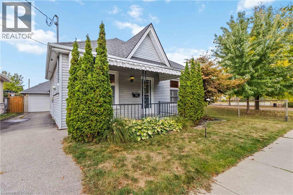 90 Grand St, Brantford, ON N3R 4B6
