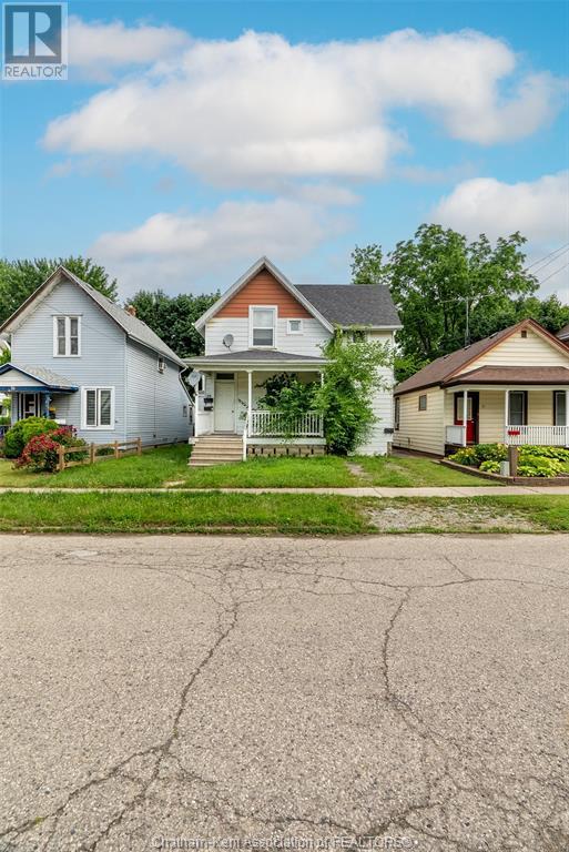 29 Charteris St, Chatham, ON N7M 3S9