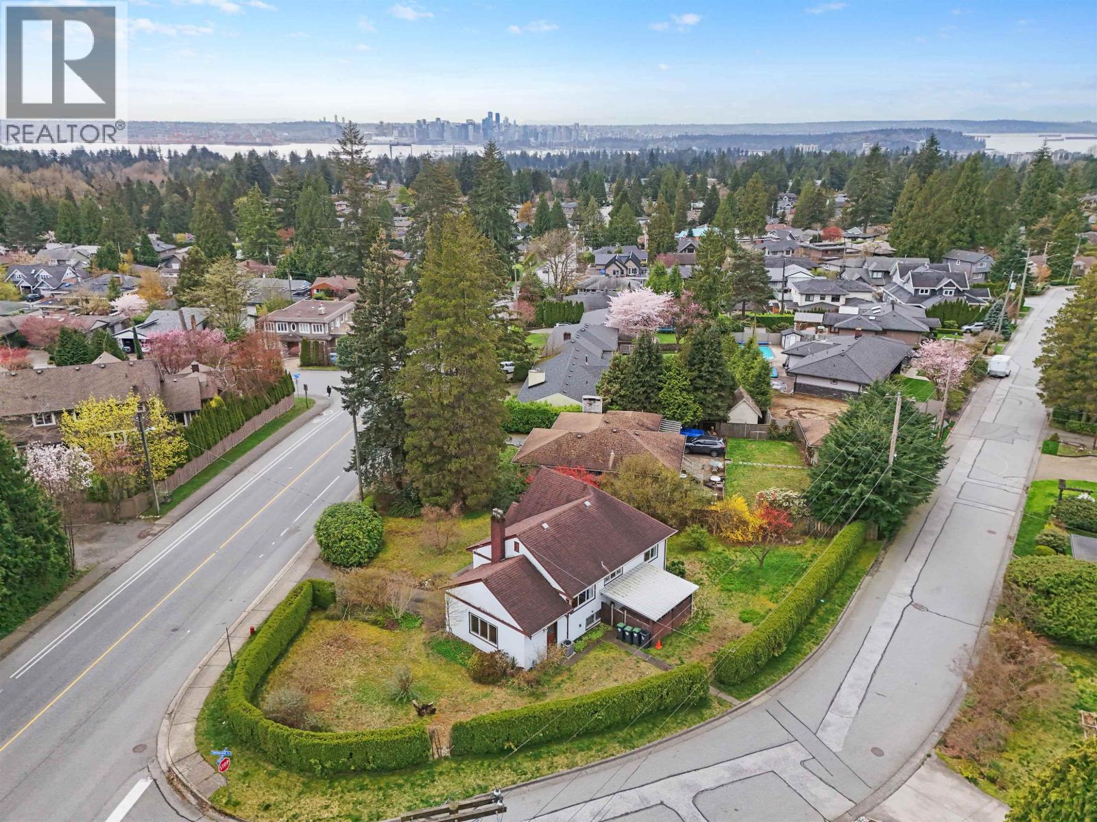 3975 Highland Blvd, North Vancouver, BC V7R 2Y7