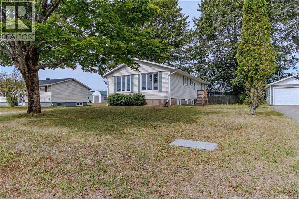 585 Bonita Ave, Saint John, NB E2J 2T3