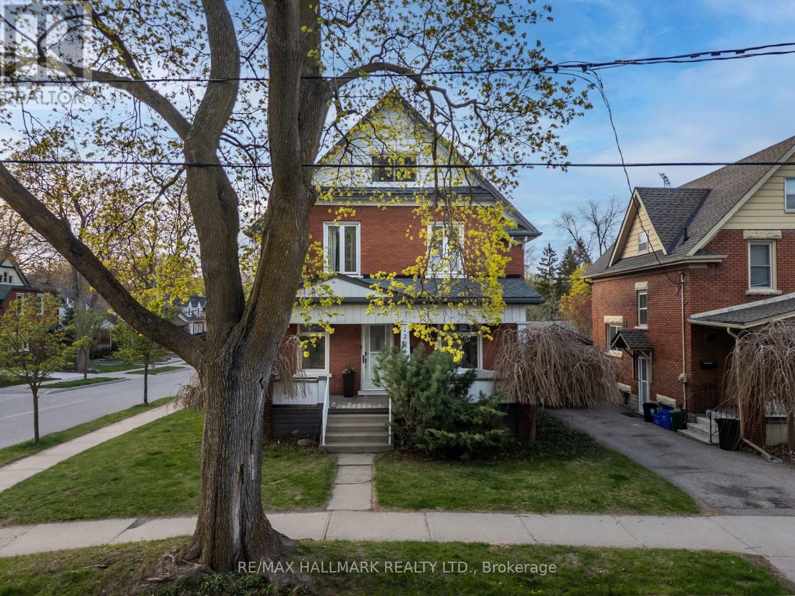 120 Cameron St N, Kitchener, ON N2H 3A7