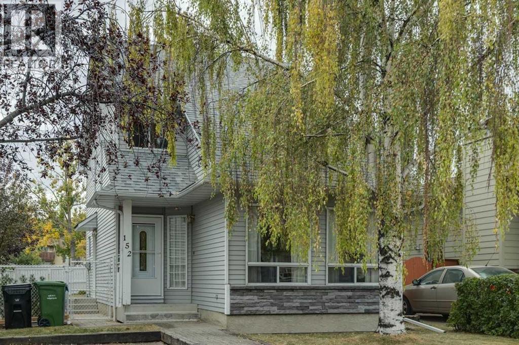 152 Sandstone Rd NW, Calgary, AB T3K 2X9