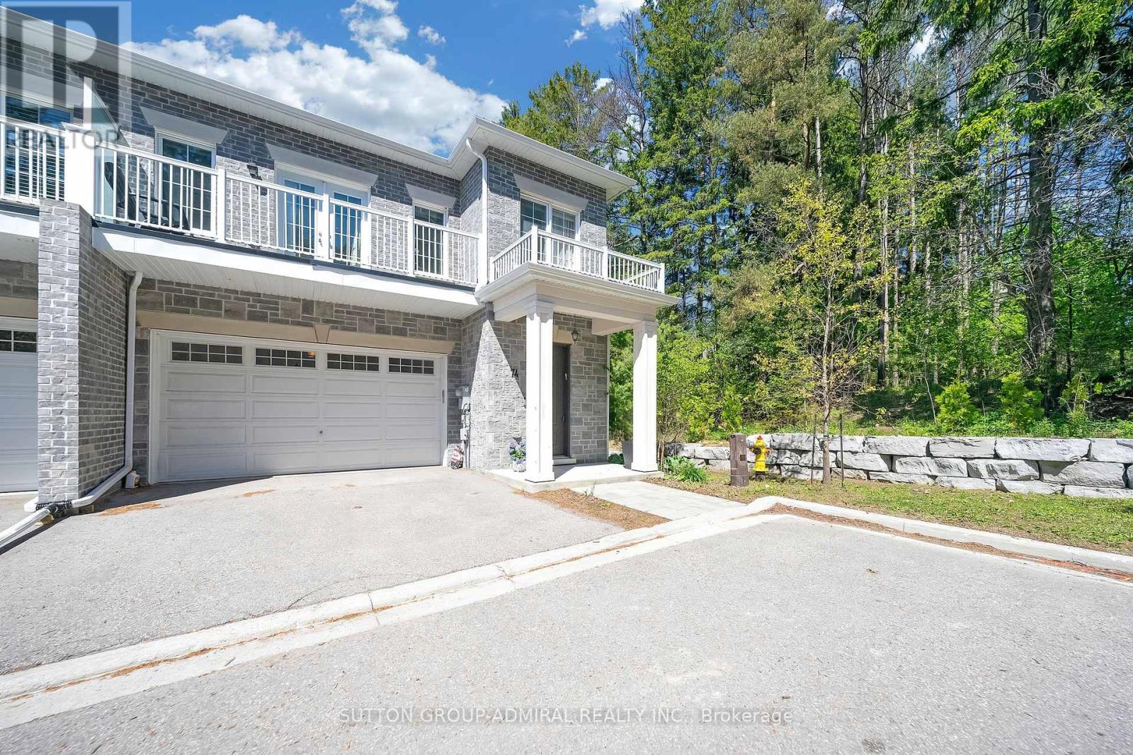 74 Old Bloomington Rd, Aurora, ON L4G 0M2