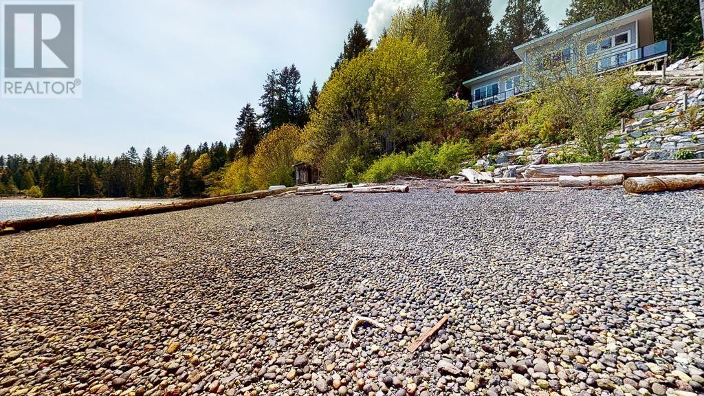 1980 Thornbrough Rd, Gibsons, BC V0N 1V6