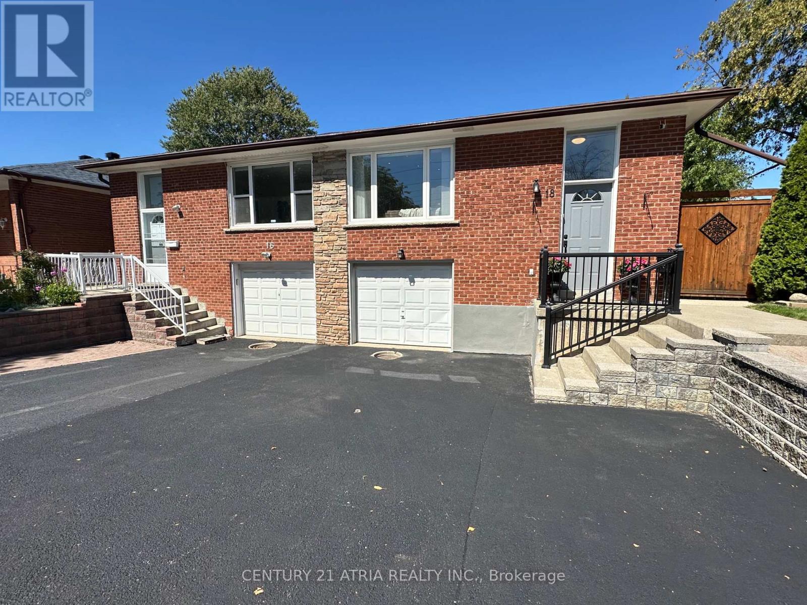 18 Reiber Cres, Toronto Bayview Woods-steeles, ON M2H 1C4