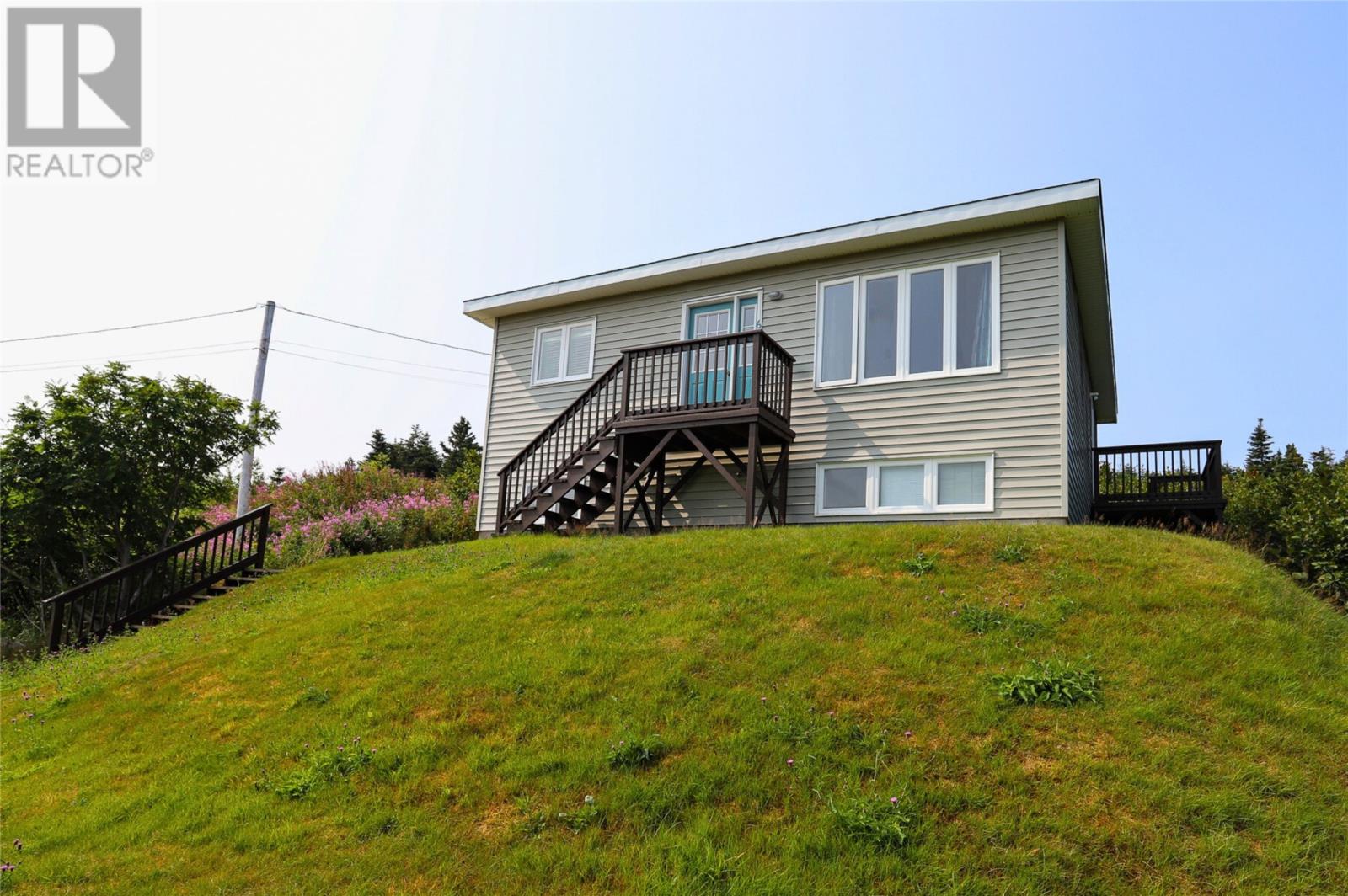 61 Whelans Cres, Paradise, NL A1L 3T1