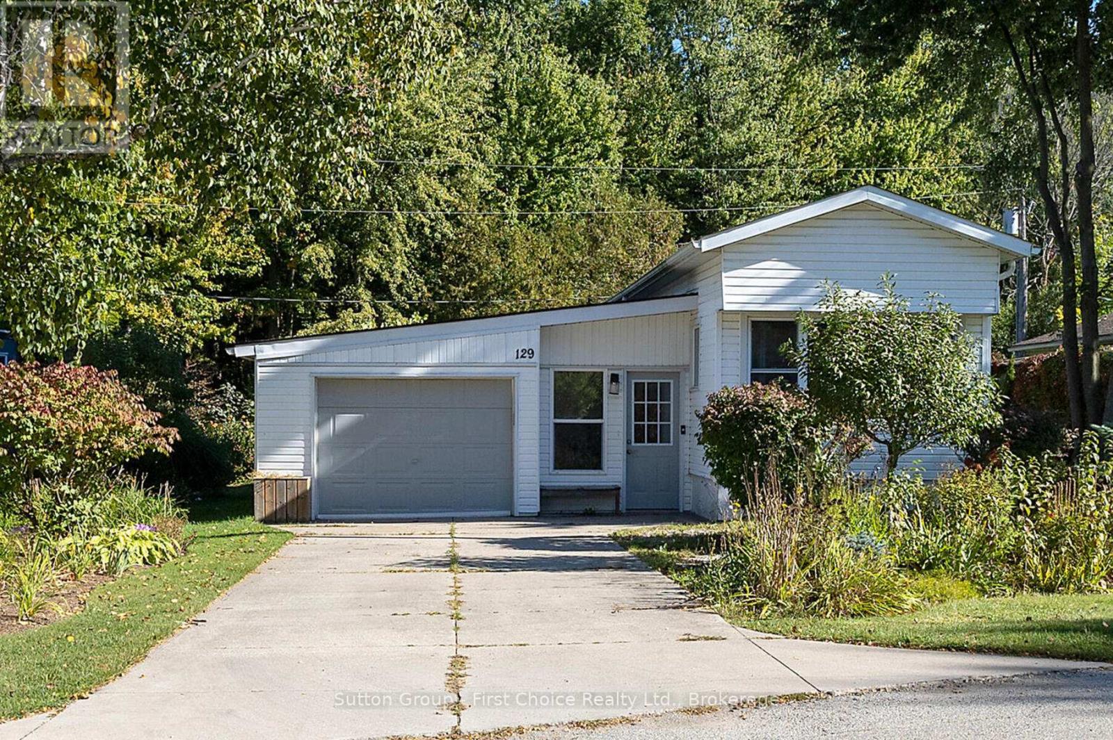 129 Ash St, Perth East Crystal Lake, ON N5A 6S6