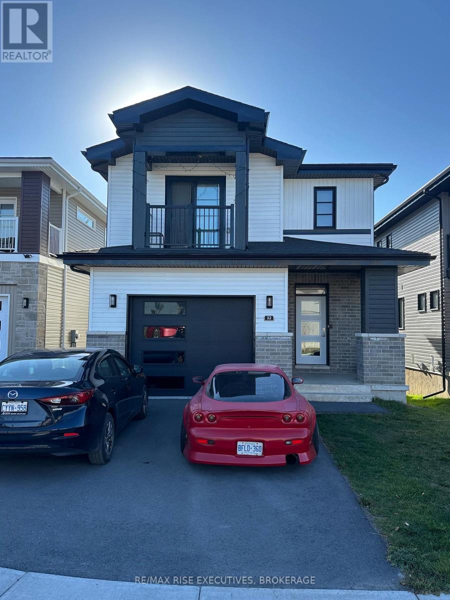 32 Erie Ct, Loyalist Amherstview, ON K7N 0E3