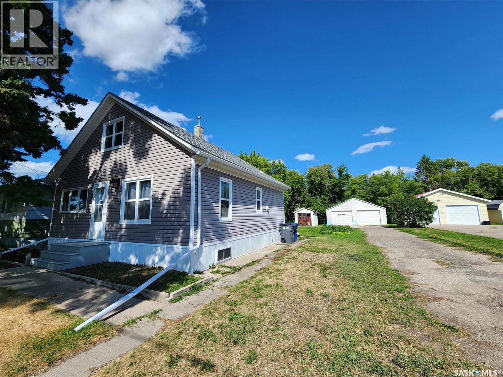 805 Pacific St, Grenfell, SK S0G 2B0
