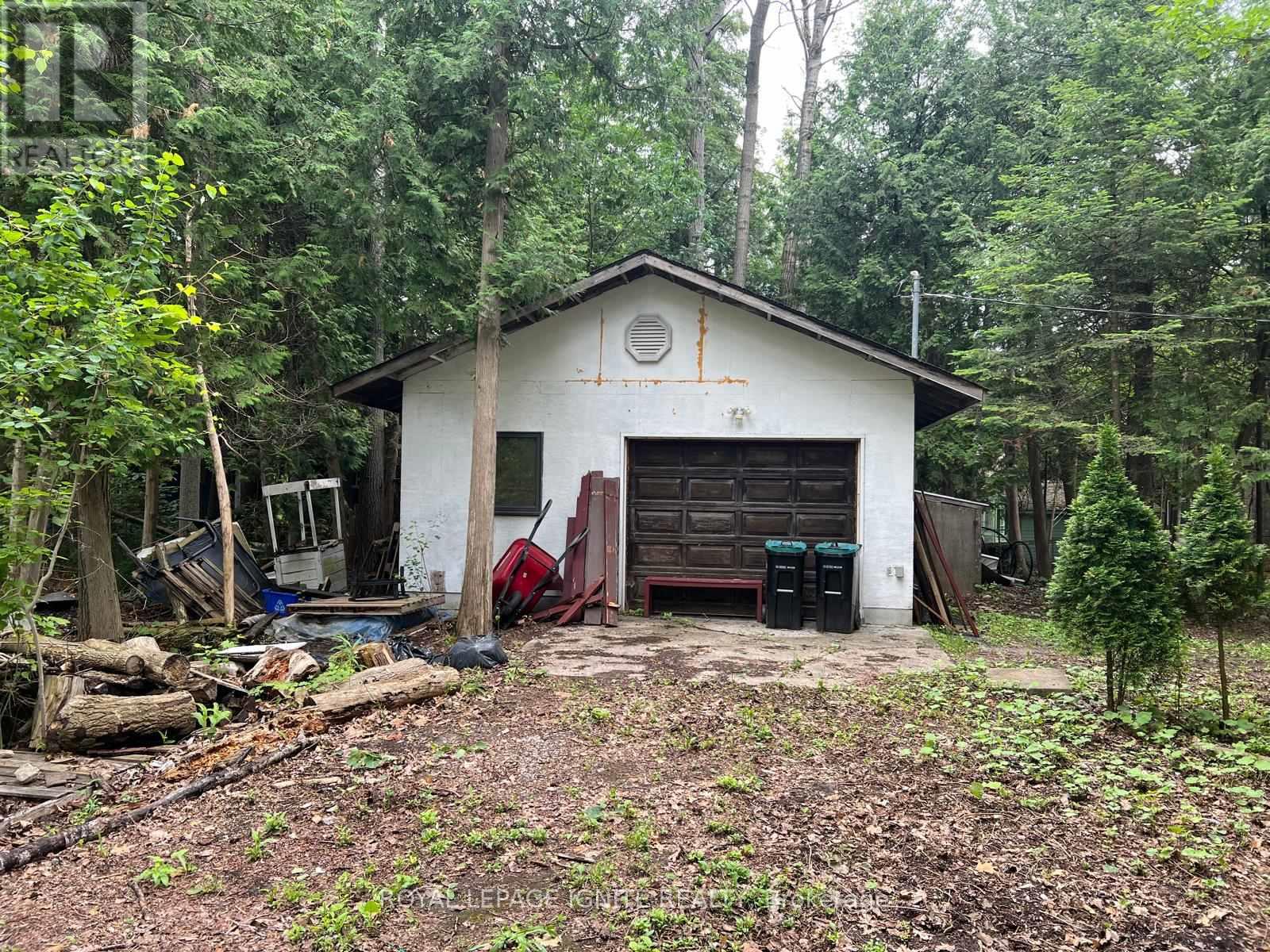 33 Moore Ave, Tiny, ON L0L 1P1