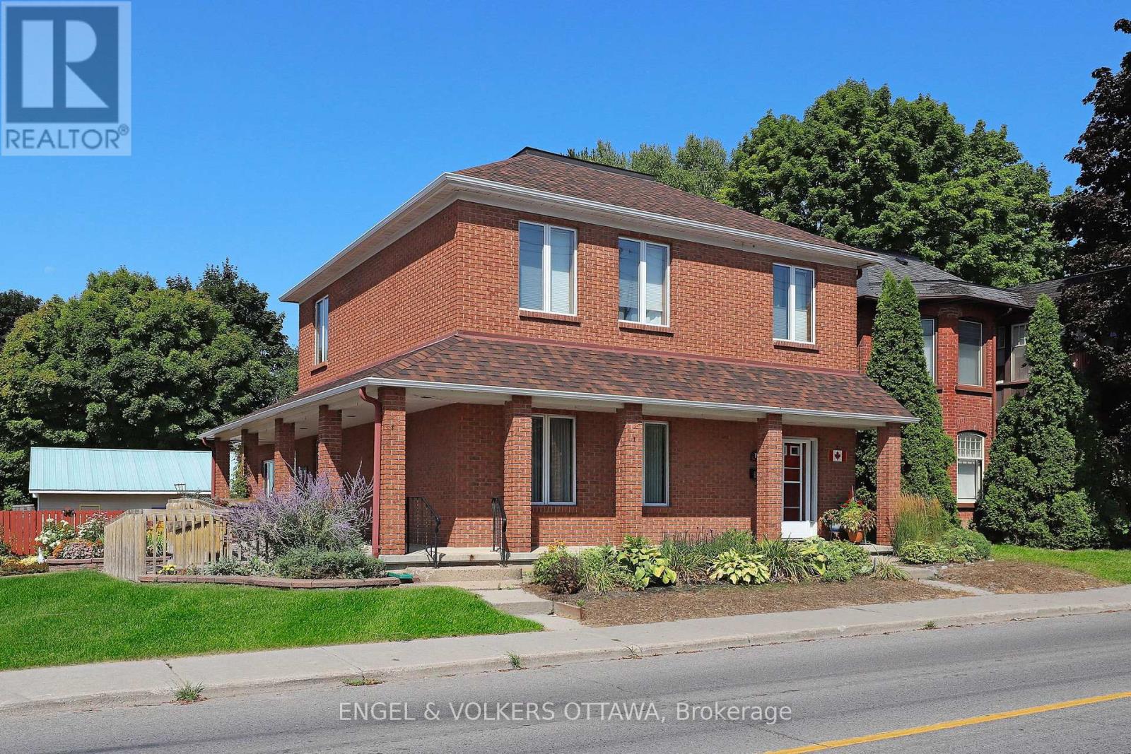 190 John St N, Arnprior, ON K7S 2N9