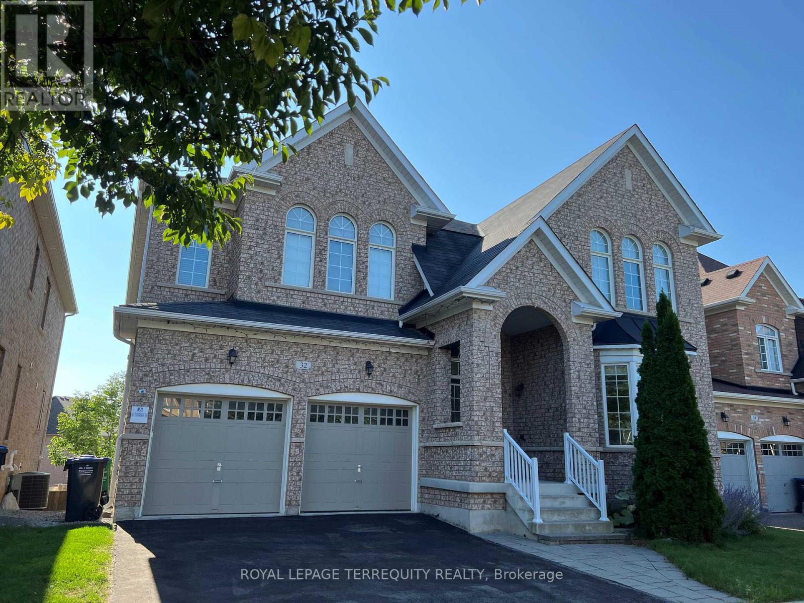 32 Mistyglen Cres, Brampton, ON L6Y 0G8