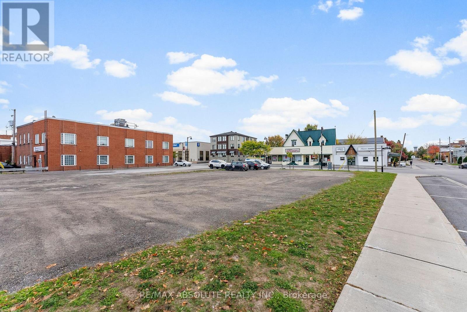 74 John St N, Arnprior, ON K7S 2N3