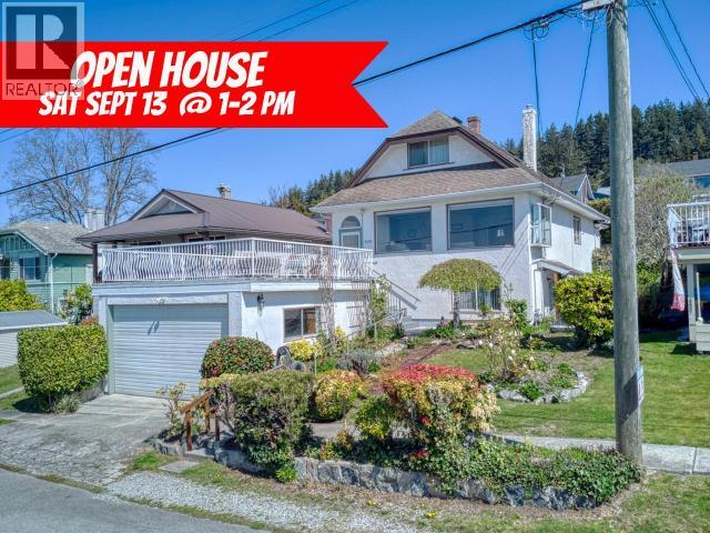 5438 Laburnum Ave, Powell River, BC V8A 4M7