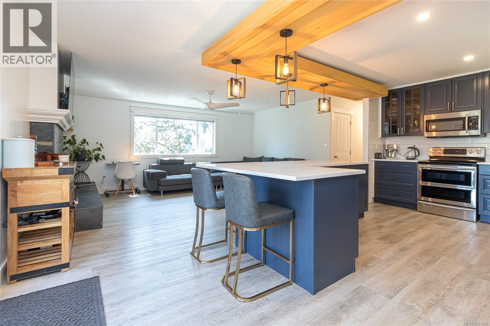 104 Dorothy Ln, Victoria, BC V9B 6B5