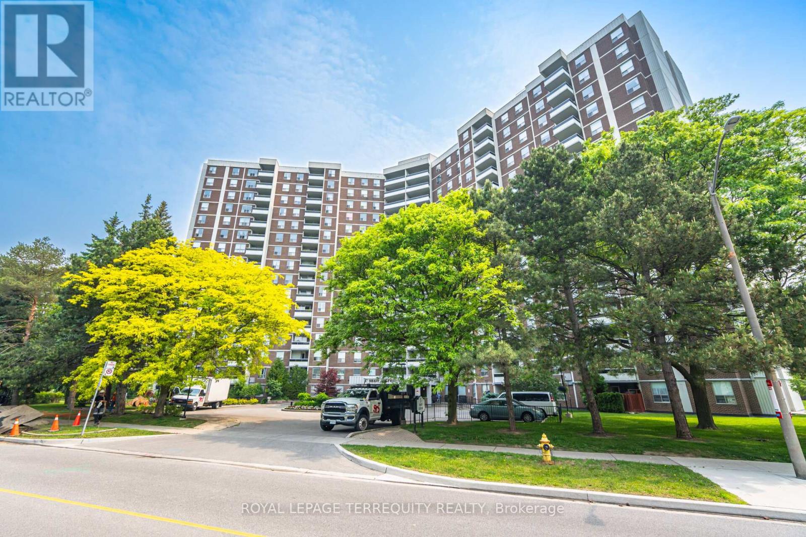 904 5 Shady Golfway, Toronto, ON M3C 3A5