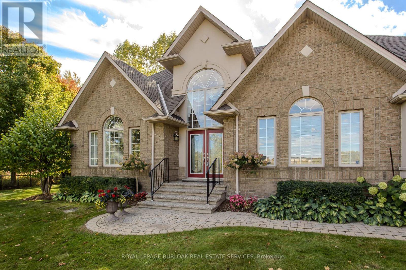 3 Diiorio Cir, Hamilton, ON L9K 1S9