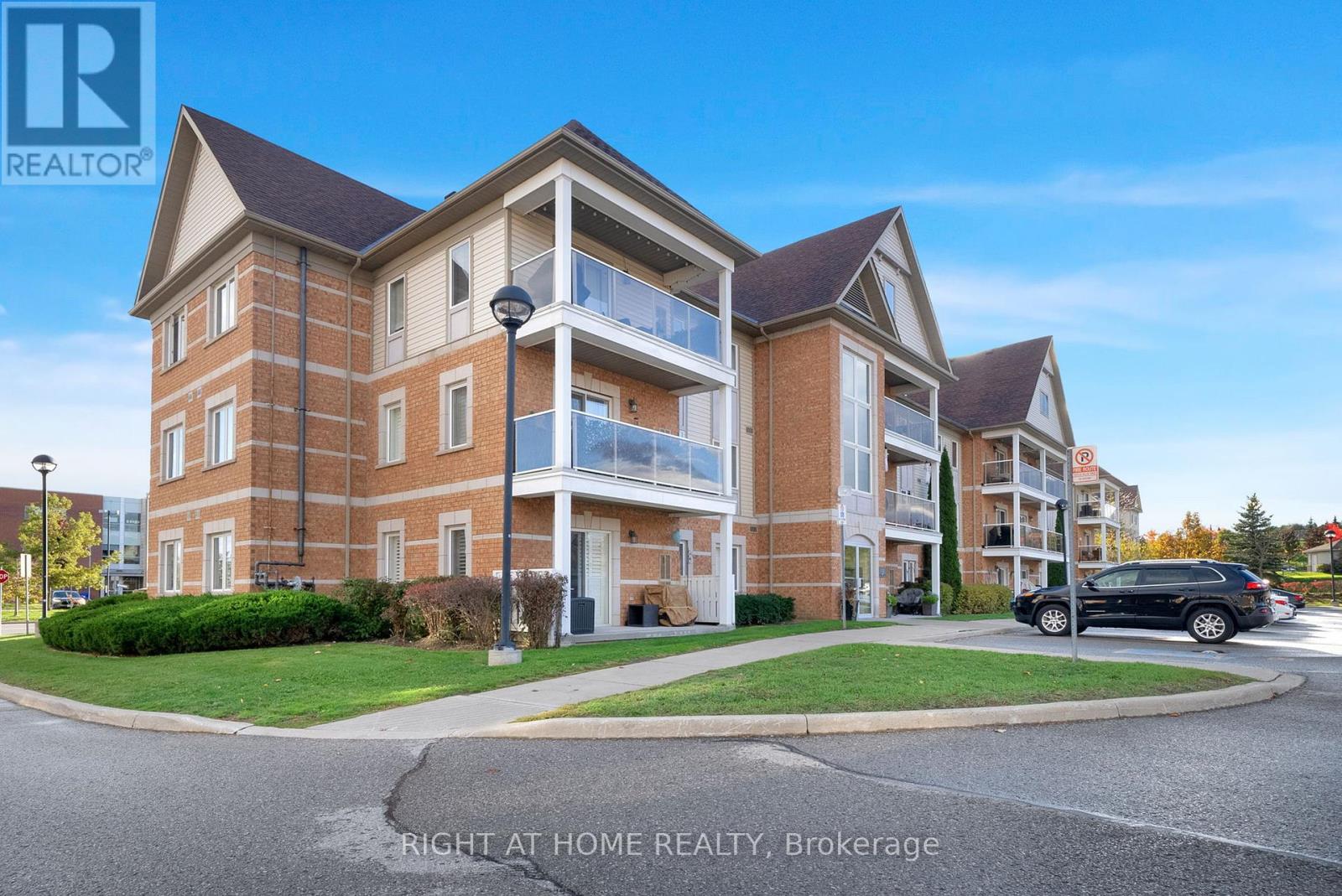 205 132 Aspen Springs Dr, Clarington, ON L1C 0H1