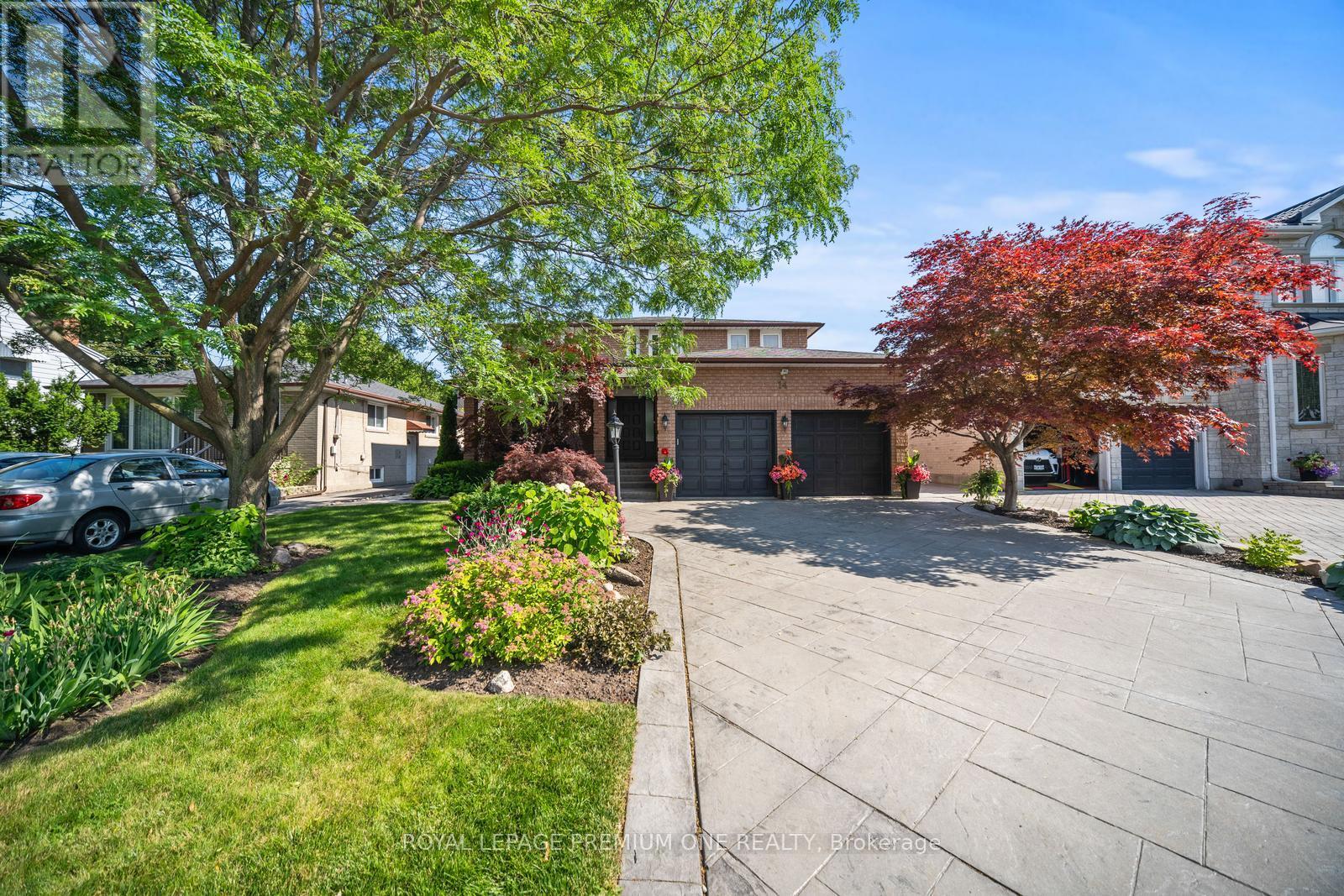 14 Bradmore Ave, Toronto Humberlea-pelmo Park, ON M9M 1J9