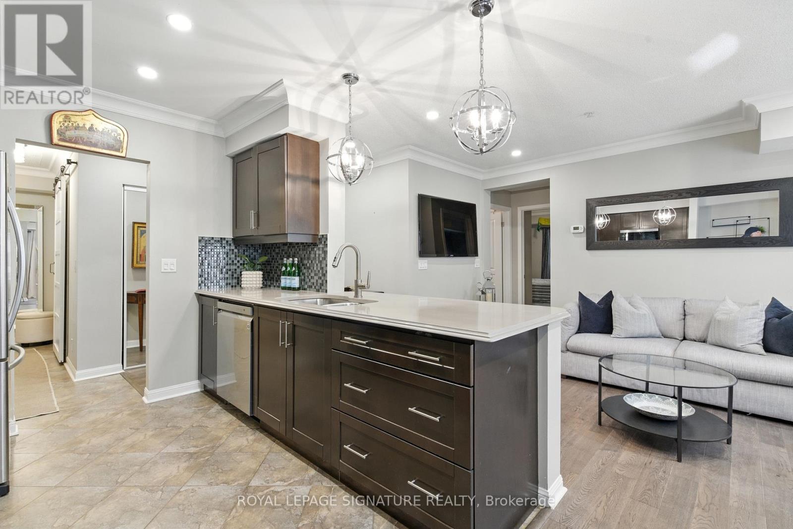 106 10 Mendelssohn St, Toronto Clairlea-birchmount, ON M1L 0G7
