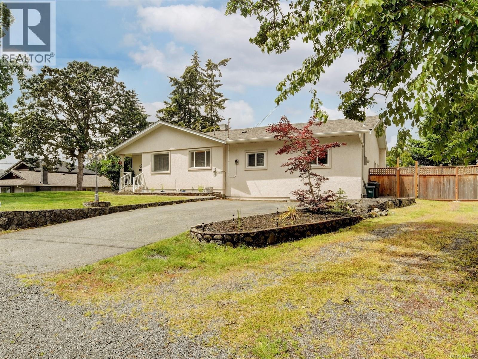 640 Strandlund Ave, Langford, BC V9B 3E9