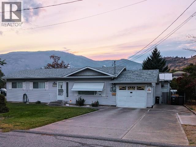 5828 Columbia St, Oliver, BC V0H 1T0