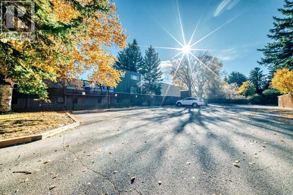 1001 68 Avenue Sw Unit 210, Calgary, AB T2V 4X1