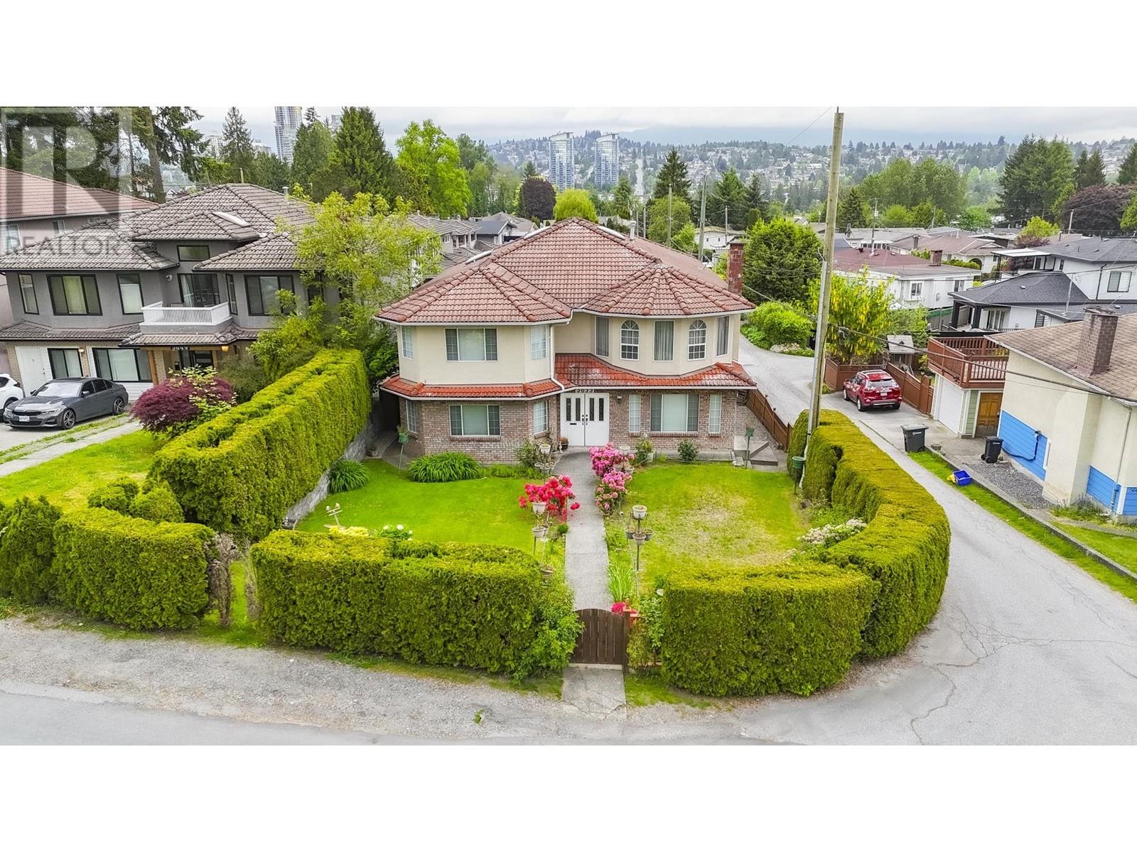 5655 Laurel St, Burnaby, BC V5G 1N4