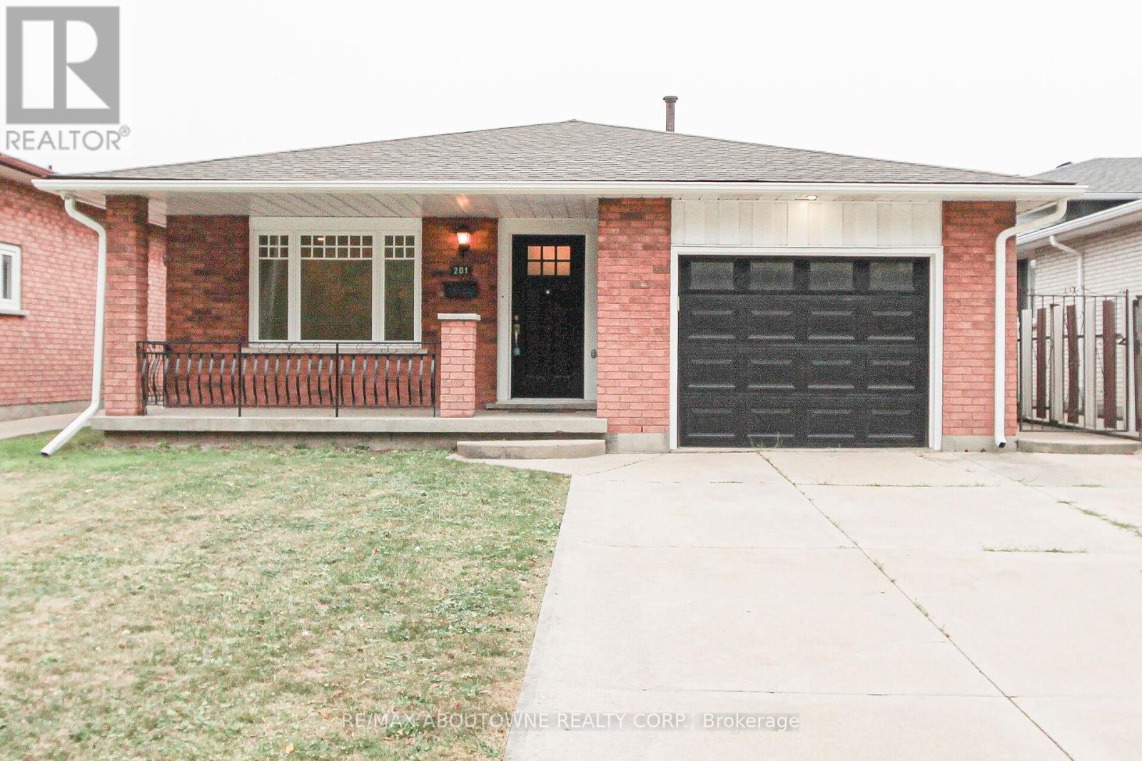 201 Bow Valley Dr, Hamilton, ON L8E 4J4