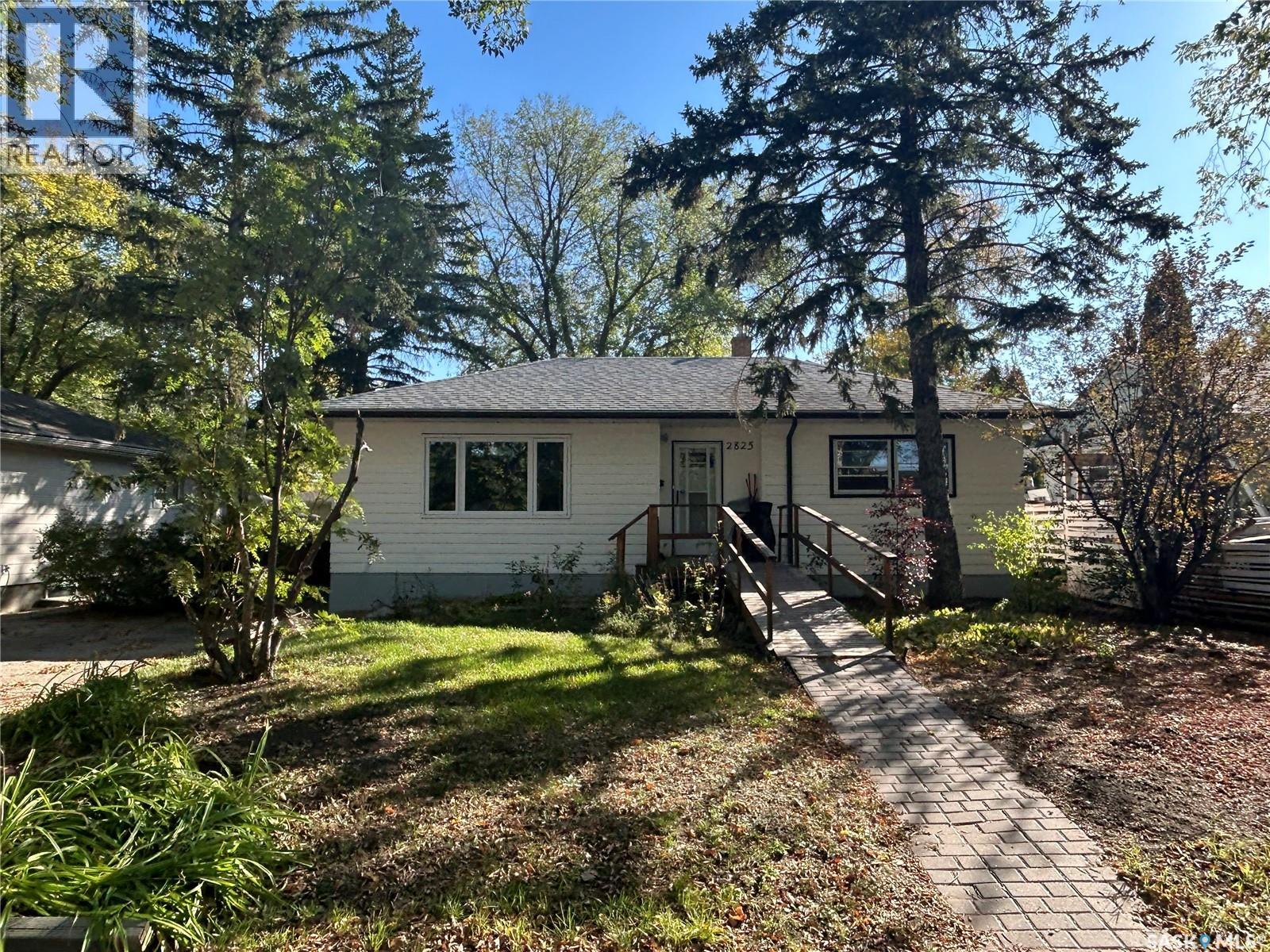 2825 Wascana St, Regina, SK S4S 2G7