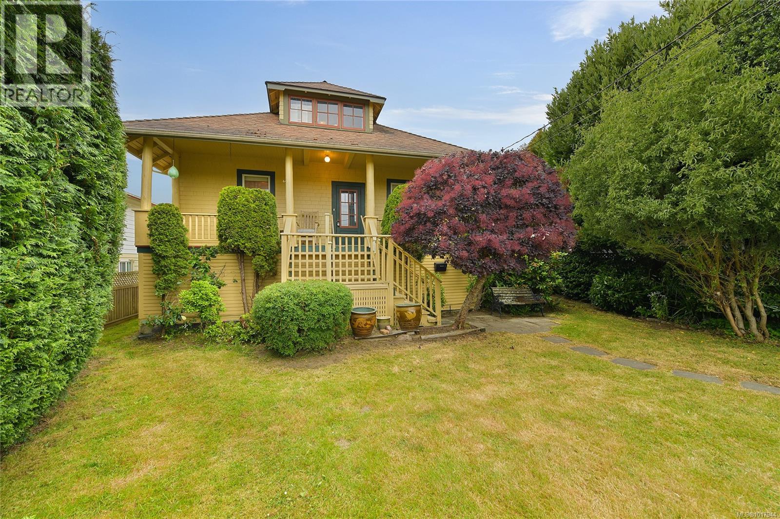 9632 Seventh St, Sidney, BC V8L 2V3