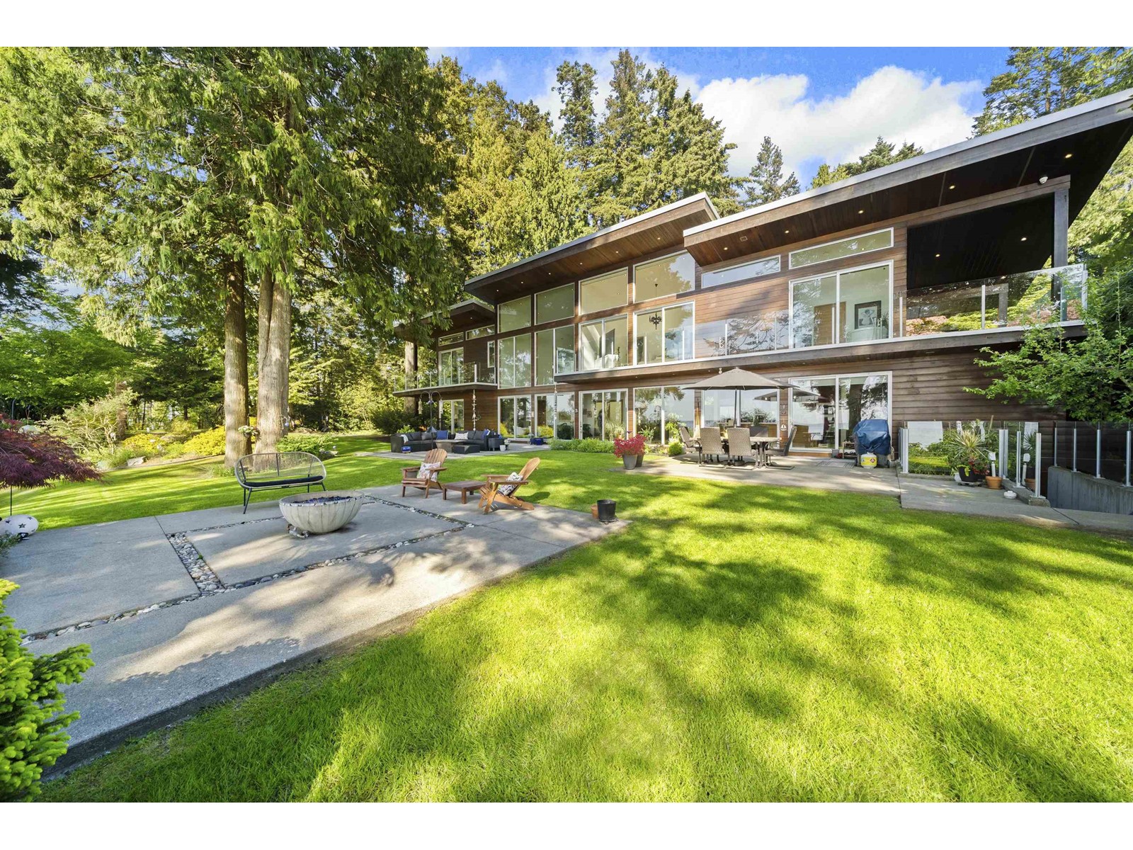 2443 Christopherson Rd, Surrey, BC V4A 3L2